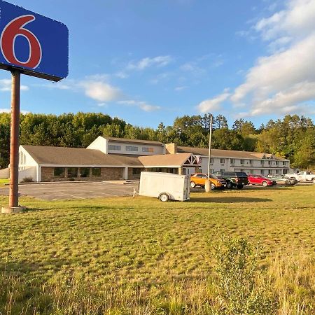 Motel 6 Norway Mi Екстериор снимка