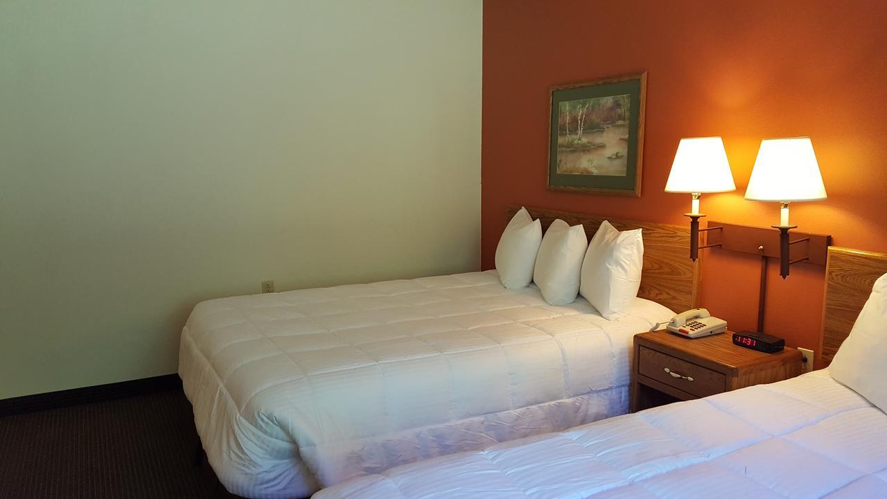Motel 6 Norway Mi Екстериор снимка